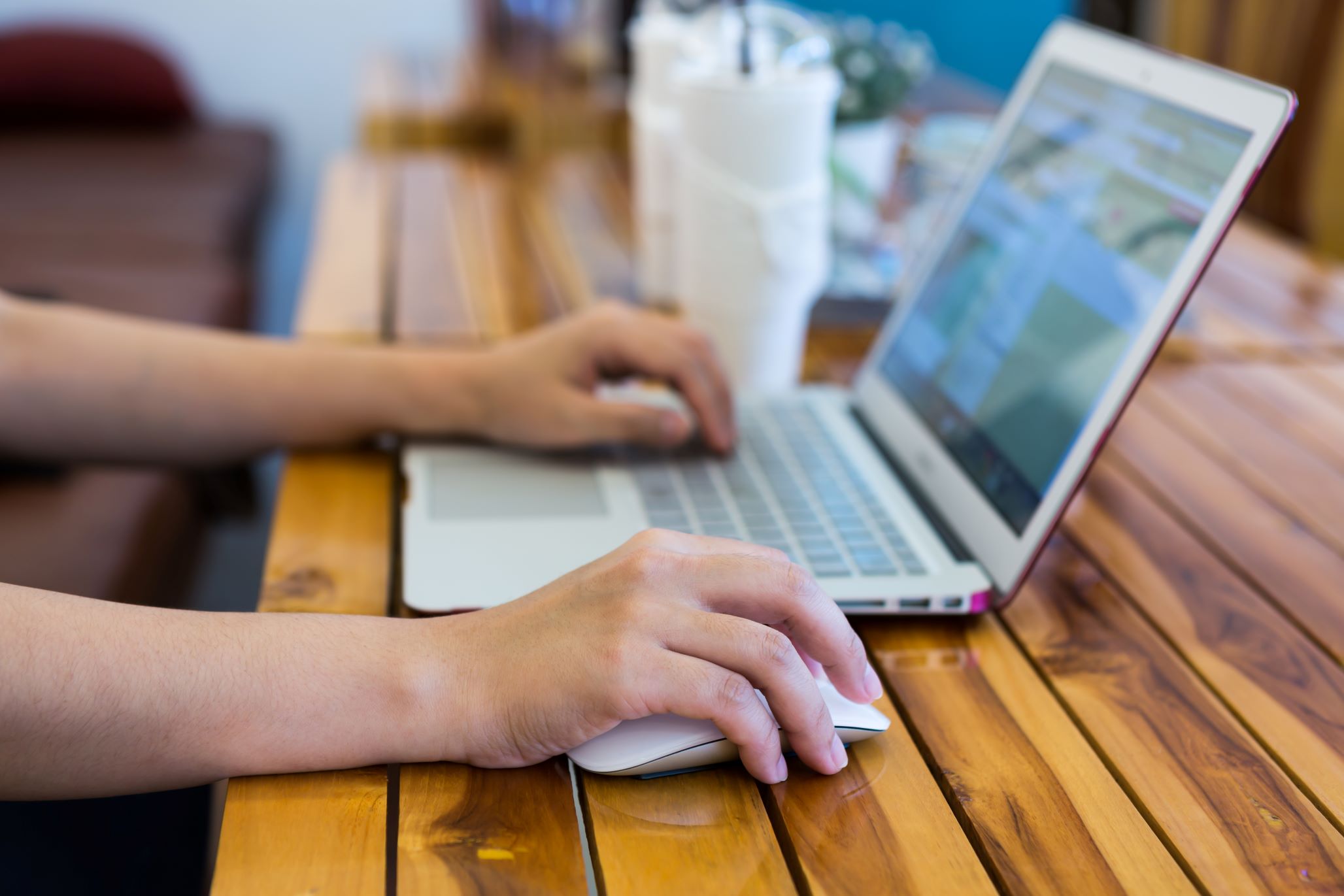 O melhor criador de sites com ia hostinger
